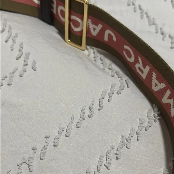 Marc Jacobs Pink and Gold Crossbody Bag with Gold Accents - Picture 9 of 10